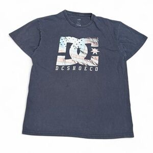 Y2K DC Shoes USA Flag Logo Faded Graphic Tee